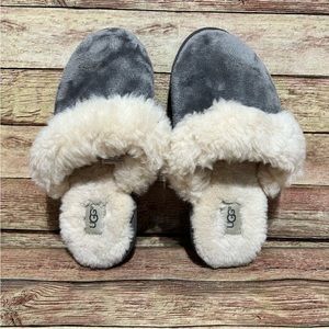 ISO: UGG Finn Slippers *DO NOT BUY*